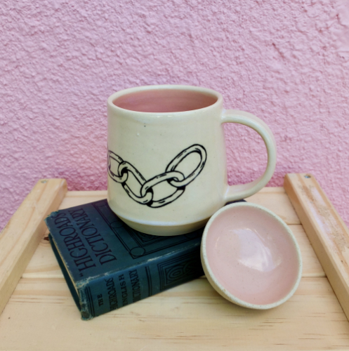 Chain mug with pink bowl
